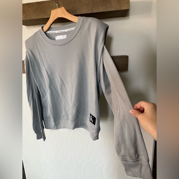 Calvin Klein|Gray padded shoulder sweatshirt, long sleeve in boxy style•••Medium - Picture 8 of 14
